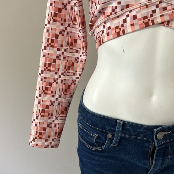 LSpace Aim High Active Crop Top Block Party Pullover Long Sleeve Shirt Sz M NEW - Picture 6 of 13